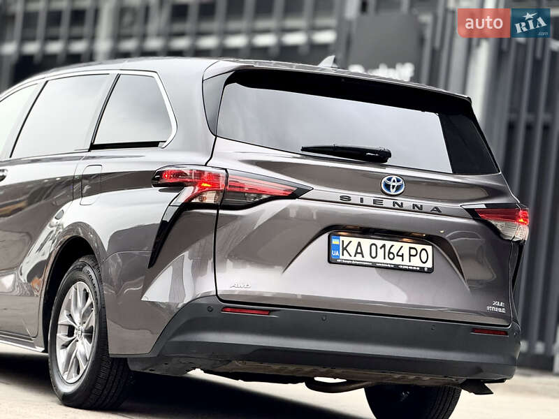 Минивэн Toyota Sienna 2021 в Киеве