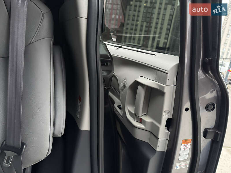 Минивэн Toyota Sienna 2021 в Киеве