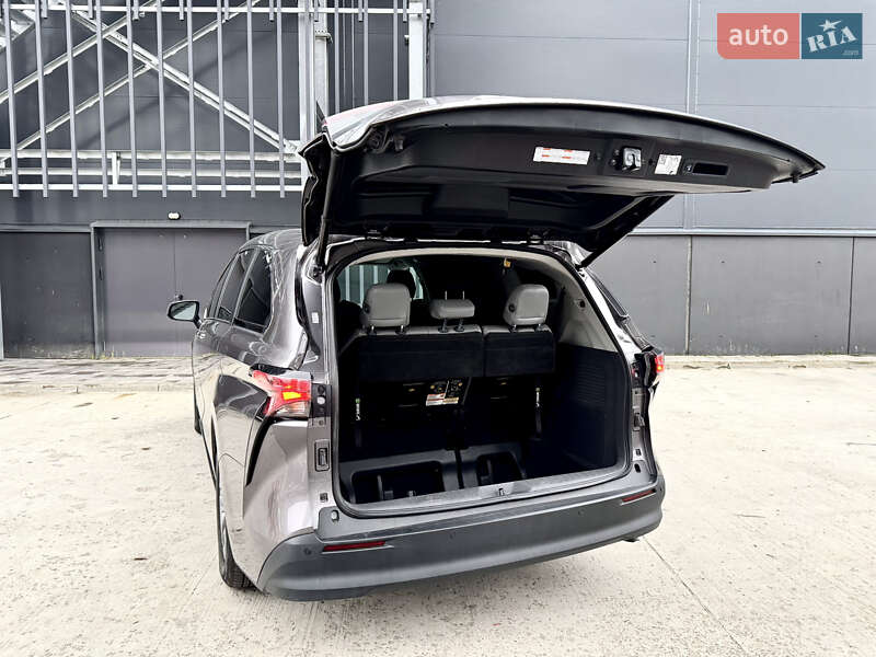 Минивэн Toyota Sienna 2021 в Киеве