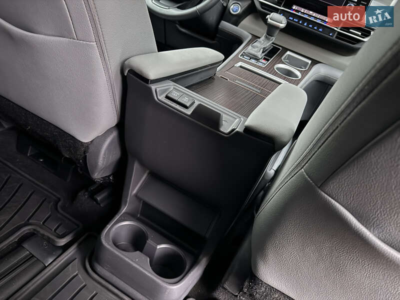 Минивэн Toyota Sienna 2021 в Киеве