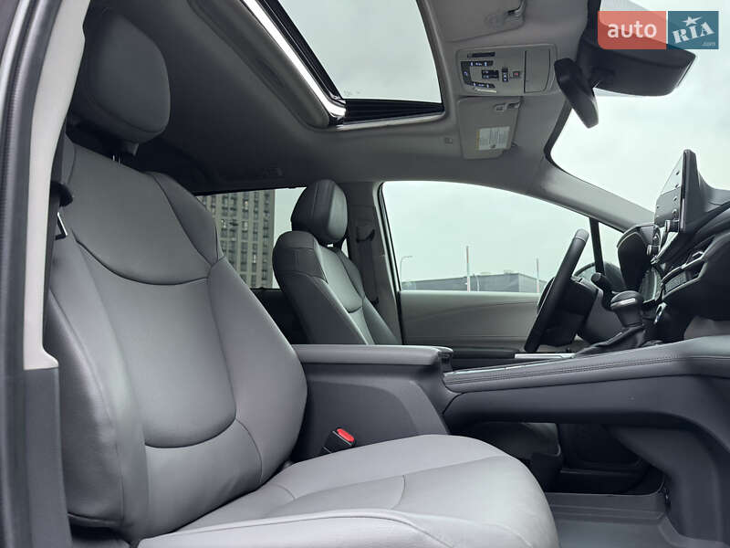 Минивэн Toyota Sienna 2021 в Киеве