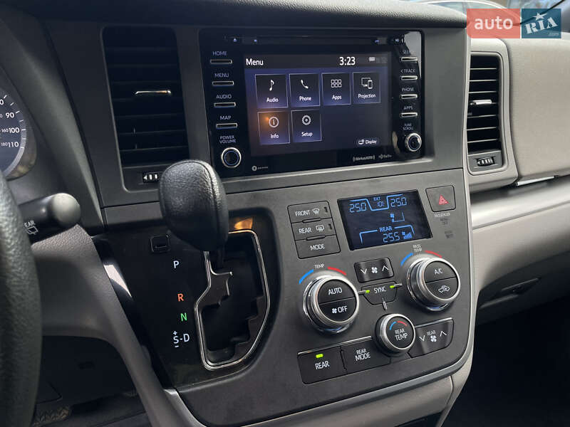Мінівен Toyota Sienna 2019 в Одесі
