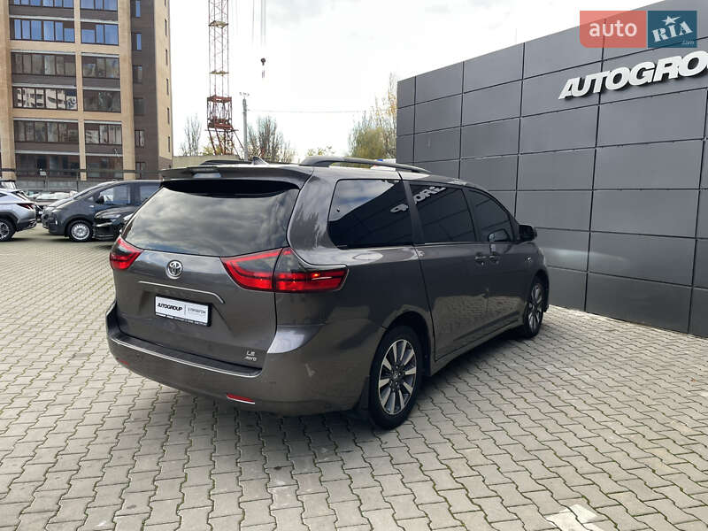 Мінівен Toyota Sienna 2019 в Одесі