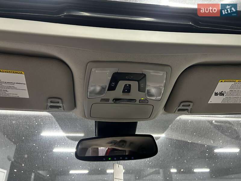 Мінівен Toyota Sienna 2018 в Чернівцях