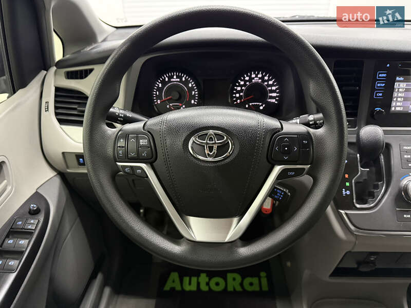 Минивэн Toyota Sienna 2015 в Одессе