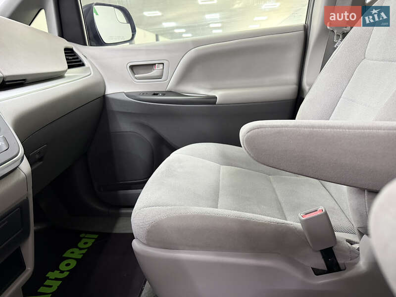 Минивэн Toyota Sienna 2015 в Одессе