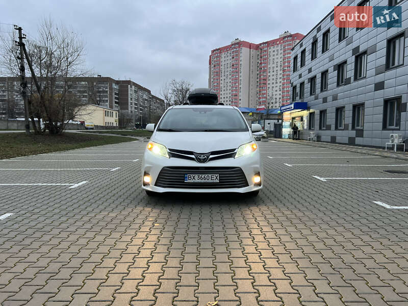 Минивэн Toyota Sienna 2017 в Киеве