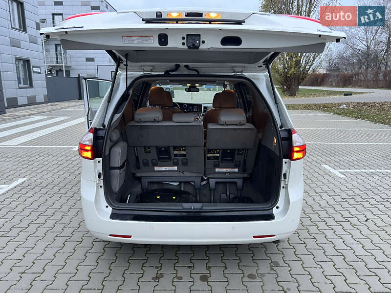 Минивэн Toyota Sienna 2017 в Киеве