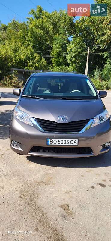 Мінівен Toyota Sienna 2013 в Тернополі