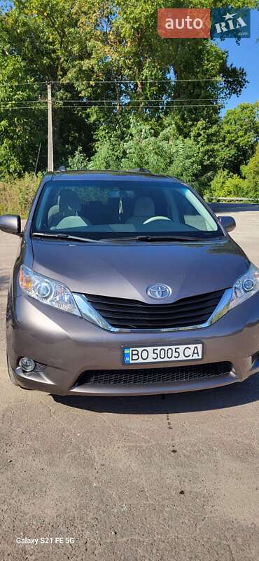 Мінівен Toyota Sienna 2013 в Тернополі
