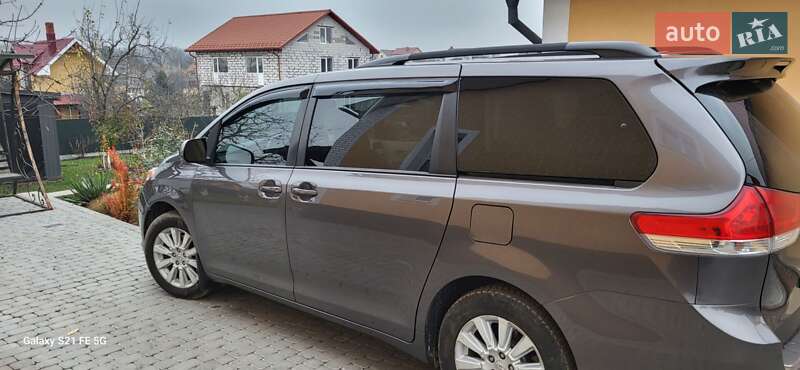 Мінівен Toyota Sienna 2013 в Тернополі