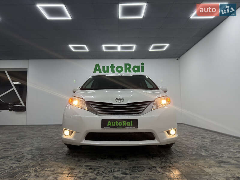 Мінівен Toyota Sienna 2017 в Одесі