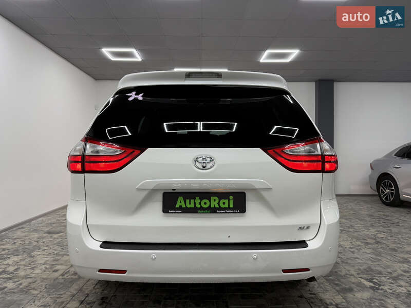 Мінівен Toyota Sienna 2017 в Одесі