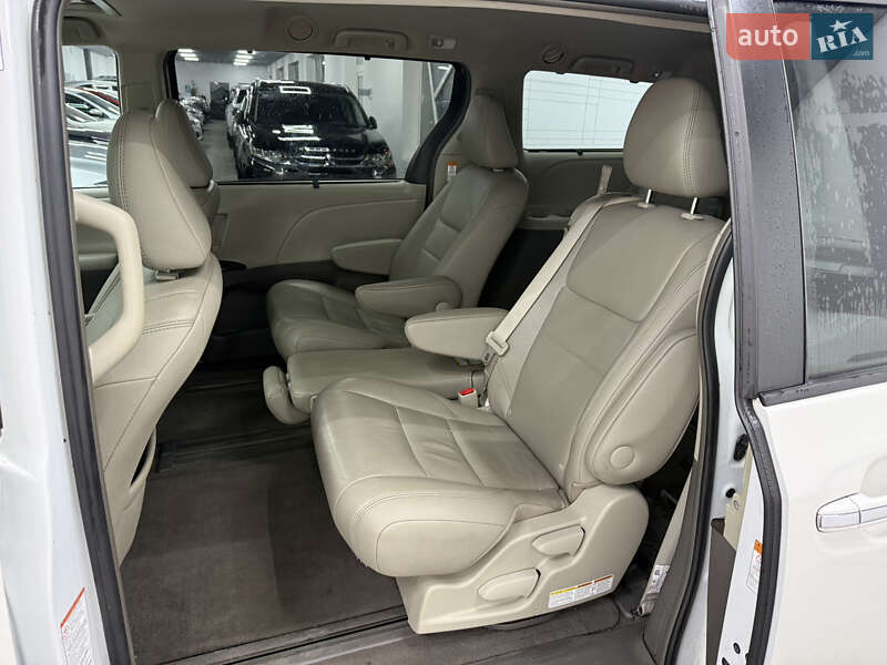 Мінівен Toyota Sienna 2017 в Одесі