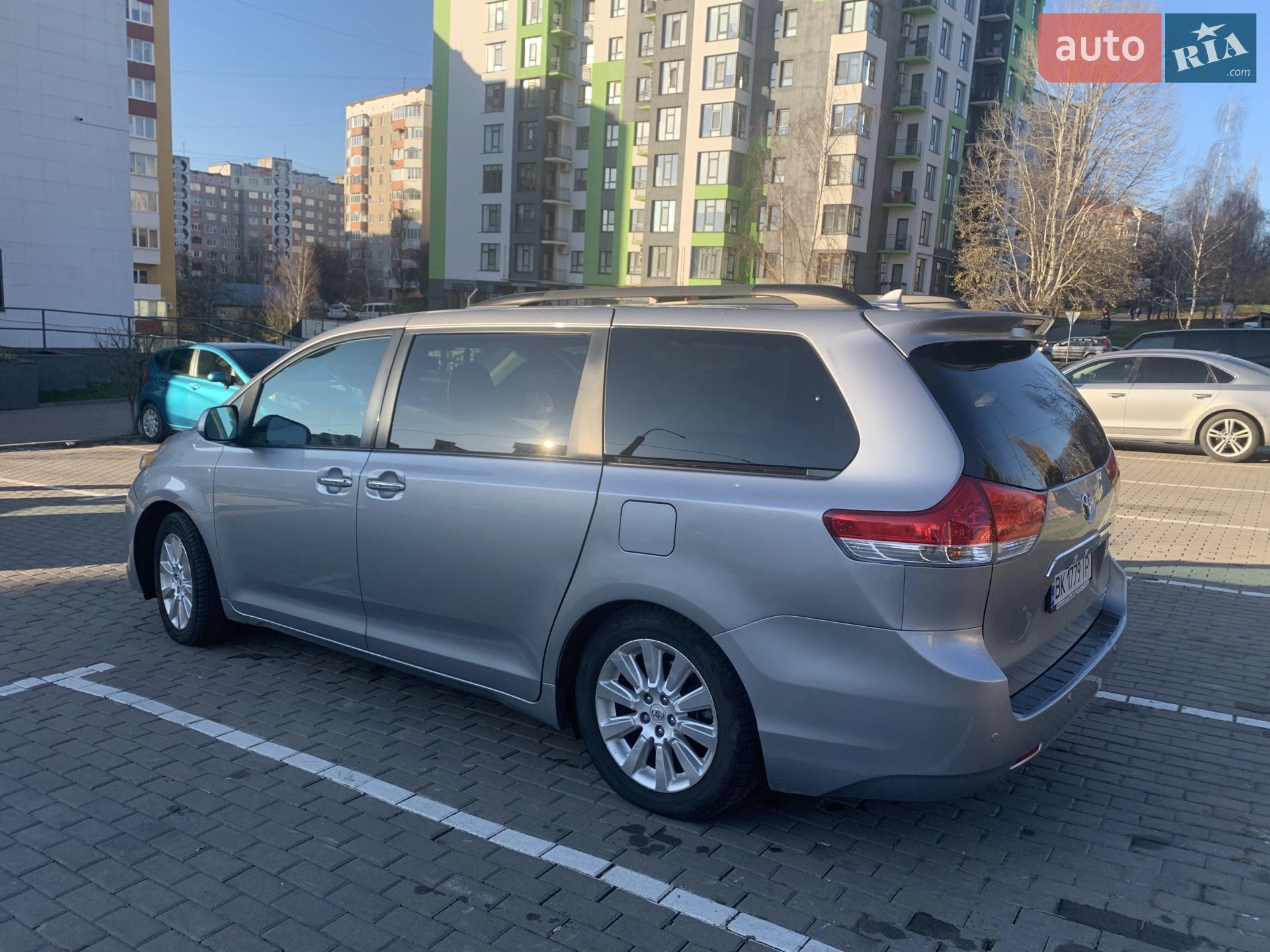 2010 Toyota Sienna - мініатюра 3