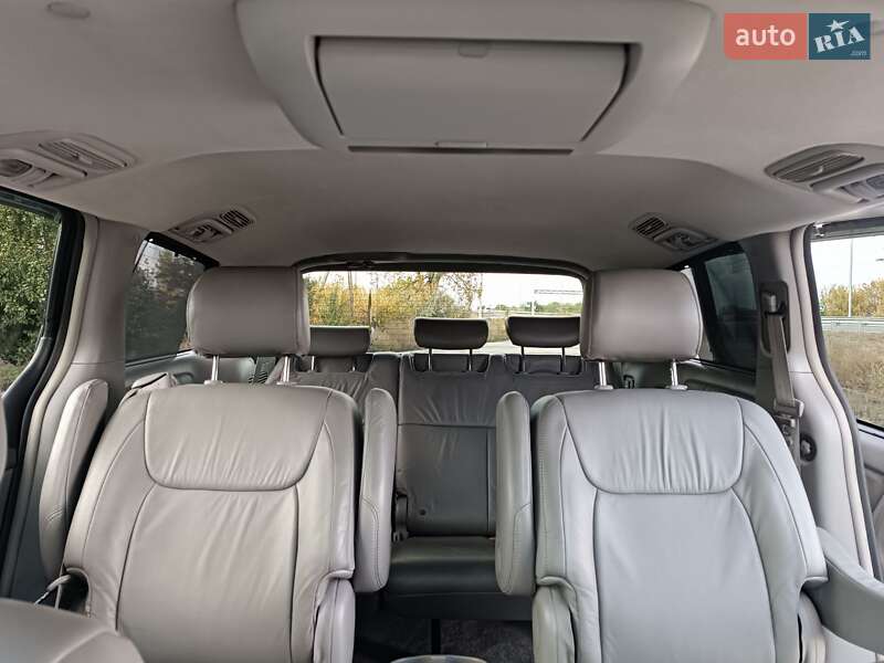 Мінівен Toyota Sienna 2007 в Хоролі