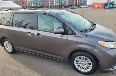 Мінівен Toyota Sienna 2014 в Києві