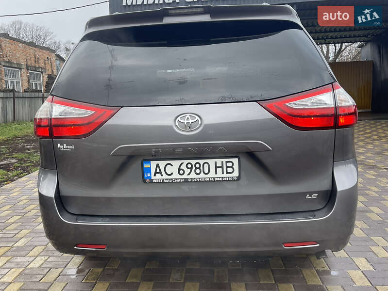 Минивэн Toyota Sienna 2018 в Диканьке