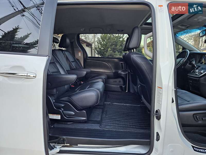 Мінівен Toyota Sienna 2016 в Одесі