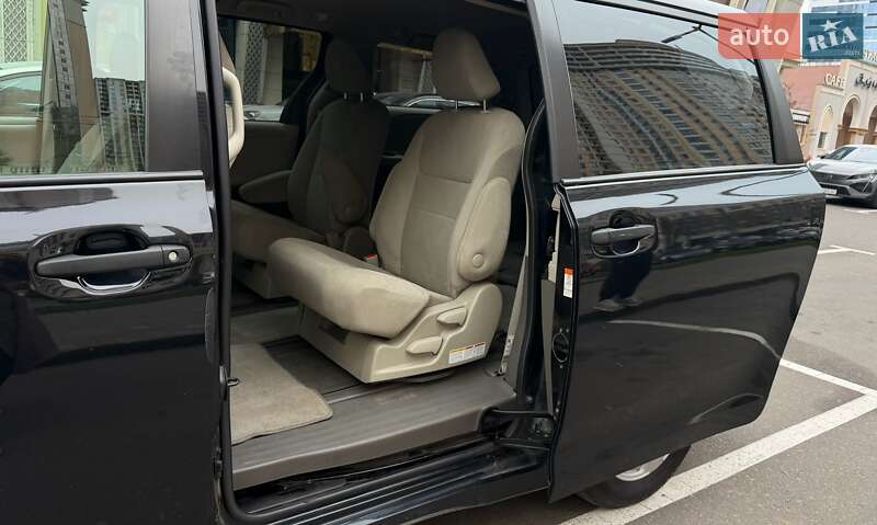 Мінівен Toyota Sienna 2019 в Одесі