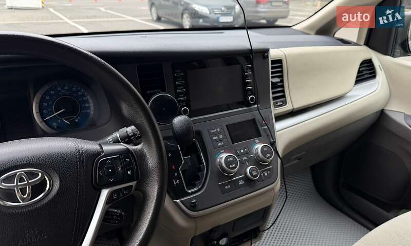 Мінівен Toyota Sienna 2019 в Одесі