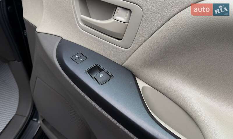 Мінівен Toyota Sienna 2019 в Одесі