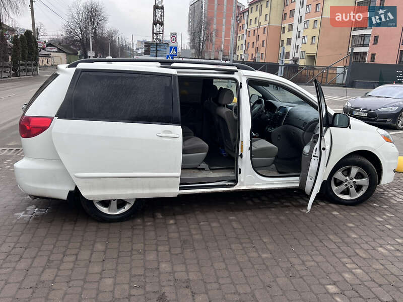 Минивэн Toyota Sienna 2007 в Ивано-Франковске