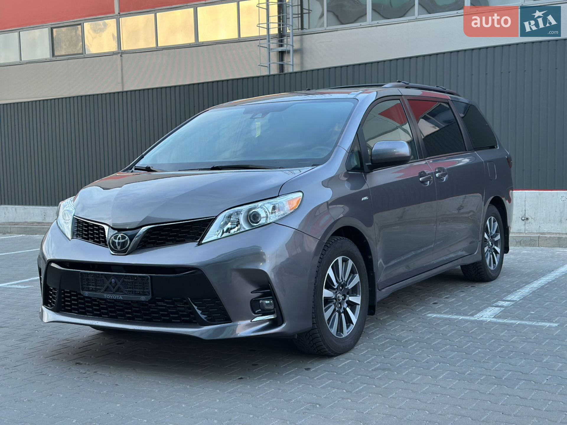 2019 Toyota Sienna - фото 1
