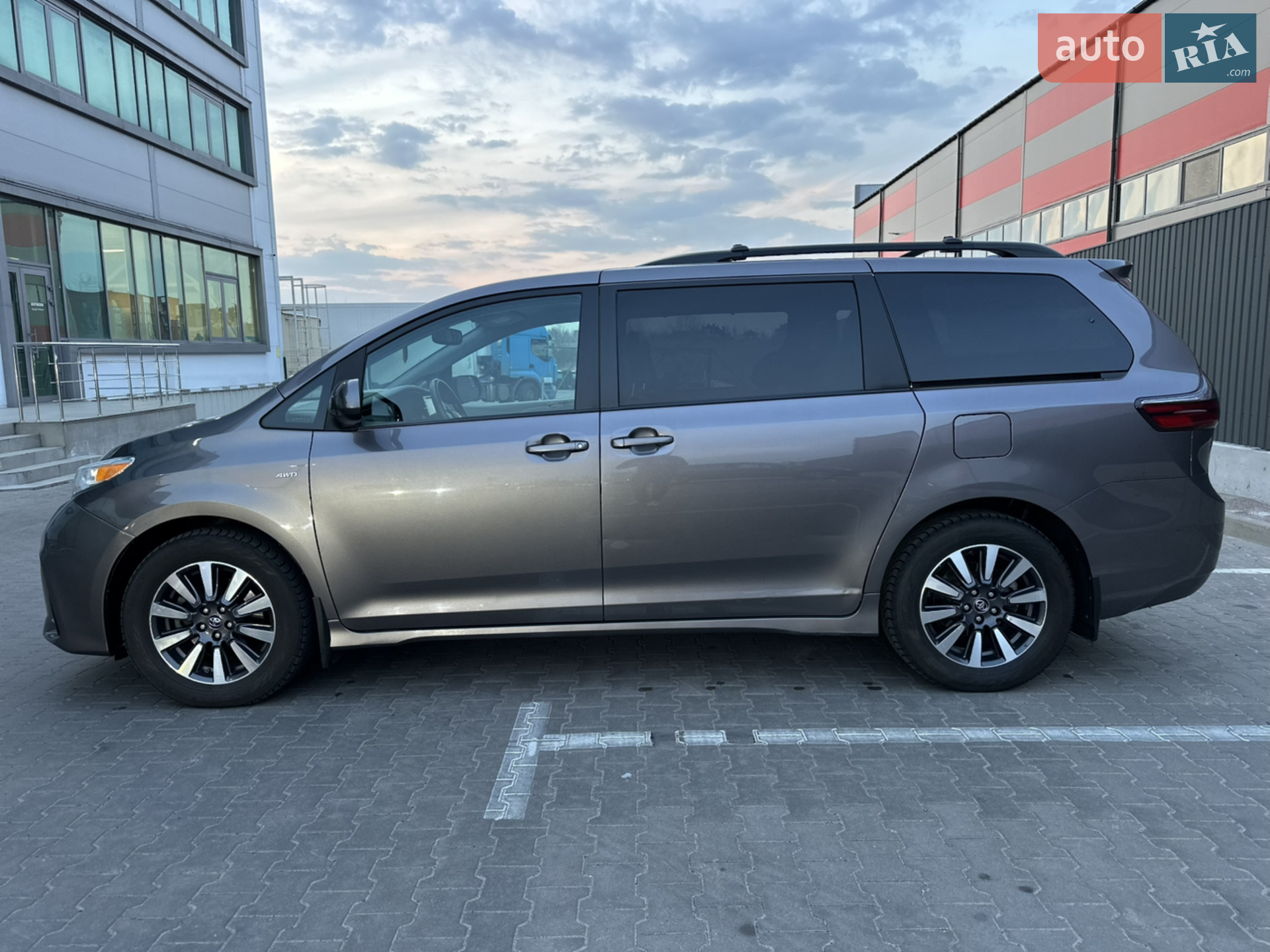 2019 Toyota Sienna - мініатюра 10
