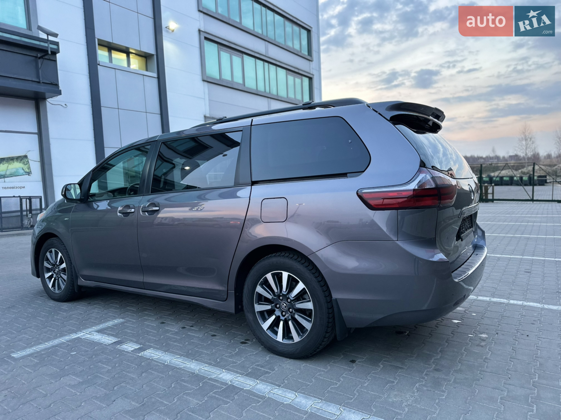 2019 Toyota Sienna - мініатюра 9