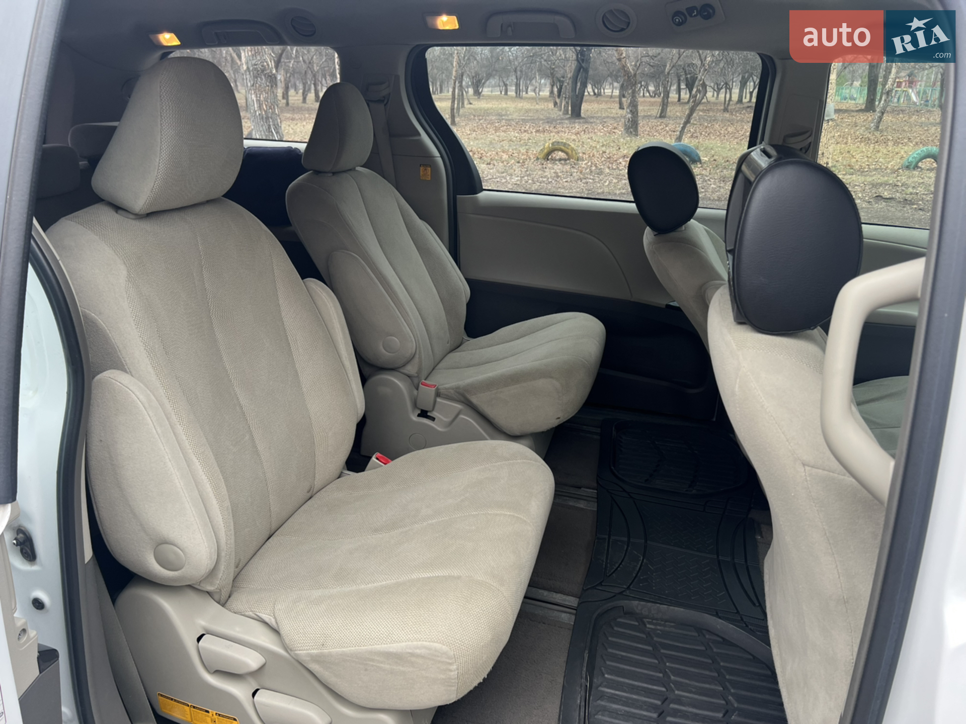 2011 Toyota Sienna - мініатюра 11