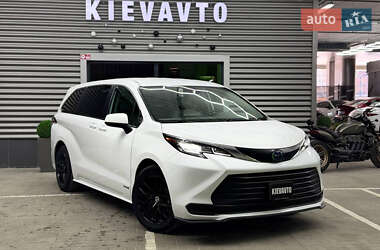 Минивэн Toyota Sienna 2021 в Киеве