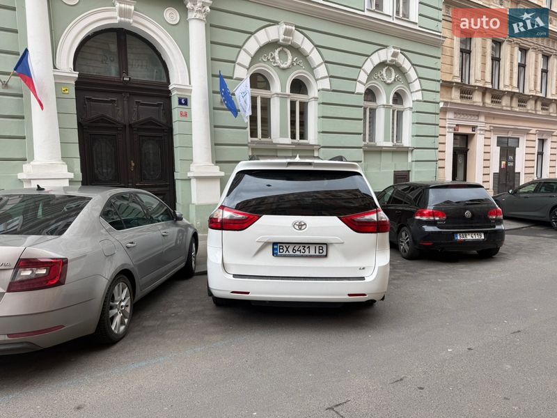 Минивэн Toyota Sienna 2019 в Хмельницком