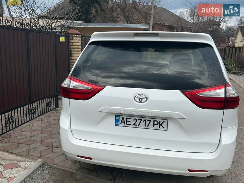 Минивэн Toyota Sienna 2015 в Кривом Роге