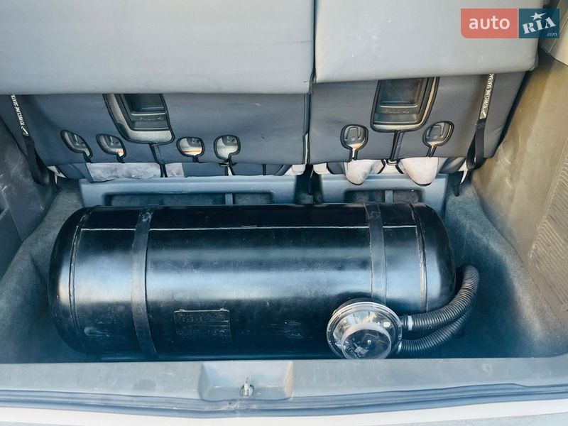 Минивэн Toyota Sienna 2015 в Кривом Роге