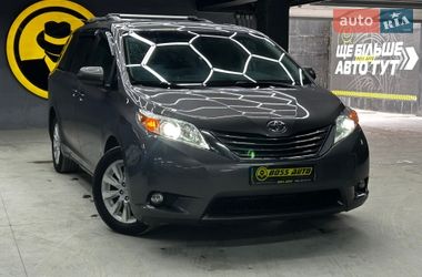 Минивэн Toyota Sienna 2015 в Черновцах