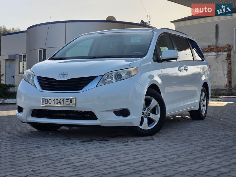 Минивэн Toyota Sienna 2013 в Гусятине