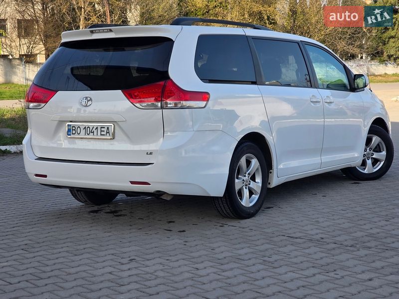 Минивэн Toyota Sienna 2013 в Гусятине