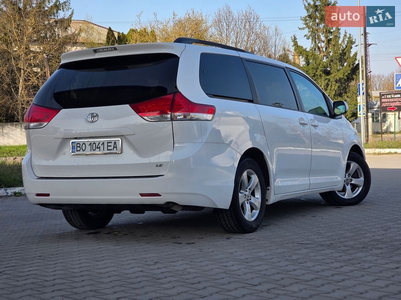Минивэн Toyota Sienna 2013 в Гусятине