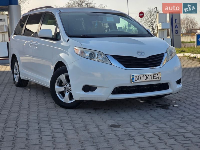Минивэн Toyota Sienna 2013 в Гусятине