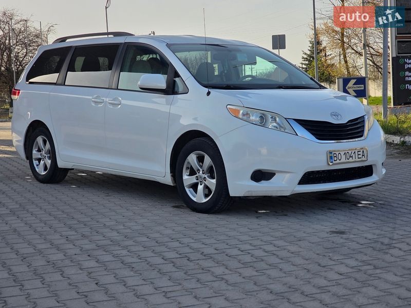 Минивэн Toyota Sienna 2013 в Гусятине
