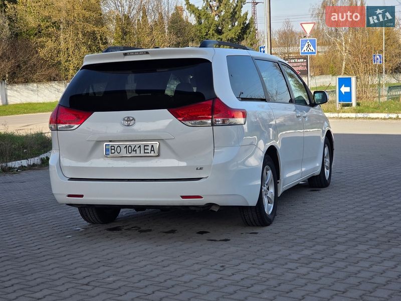 Минивэн Toyota Sienna 2013 в Гусятине