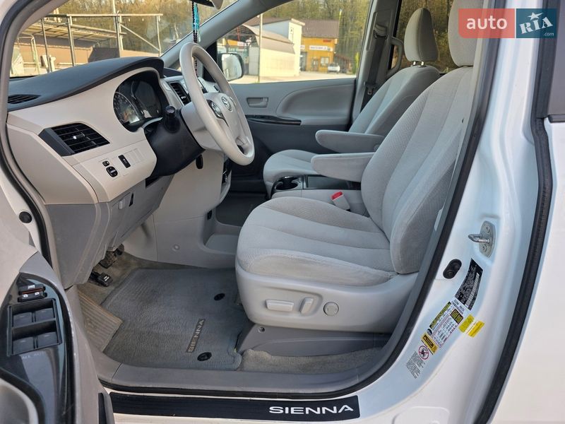 Минивэн Toyota Sienna 2013 в Гусятине