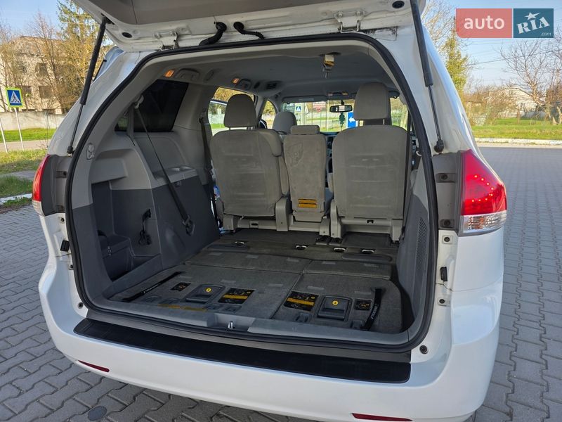 Минивэн Toyota Sienna 2013 в Гусятине