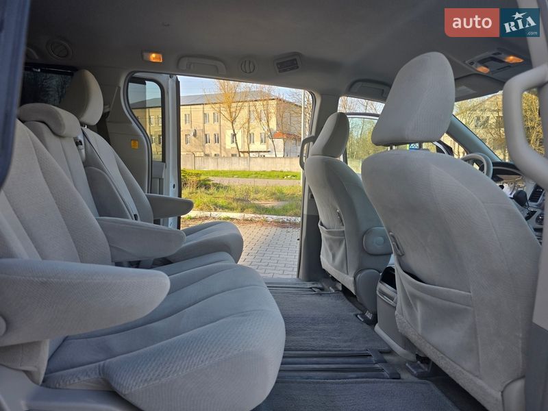 Минивэн Toyota Sienna 2013 в Гусятине