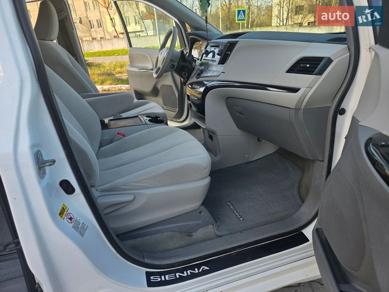Минивэн Toyota Sienna 2013 в Гусятине