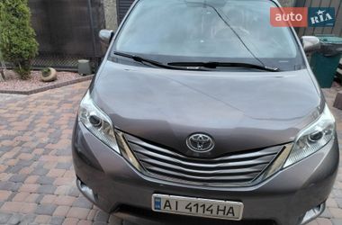 Мінівен Toyota Sienna 2015 в Києві