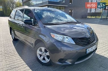 Минивэн Toyota Sienna 2011 в Луцке