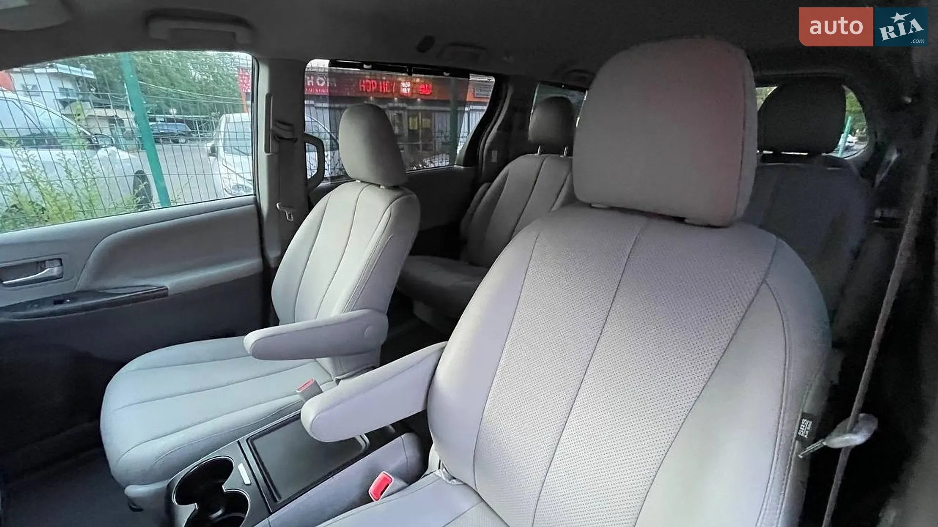 2015 Toyota Sienna - мініатюра 8