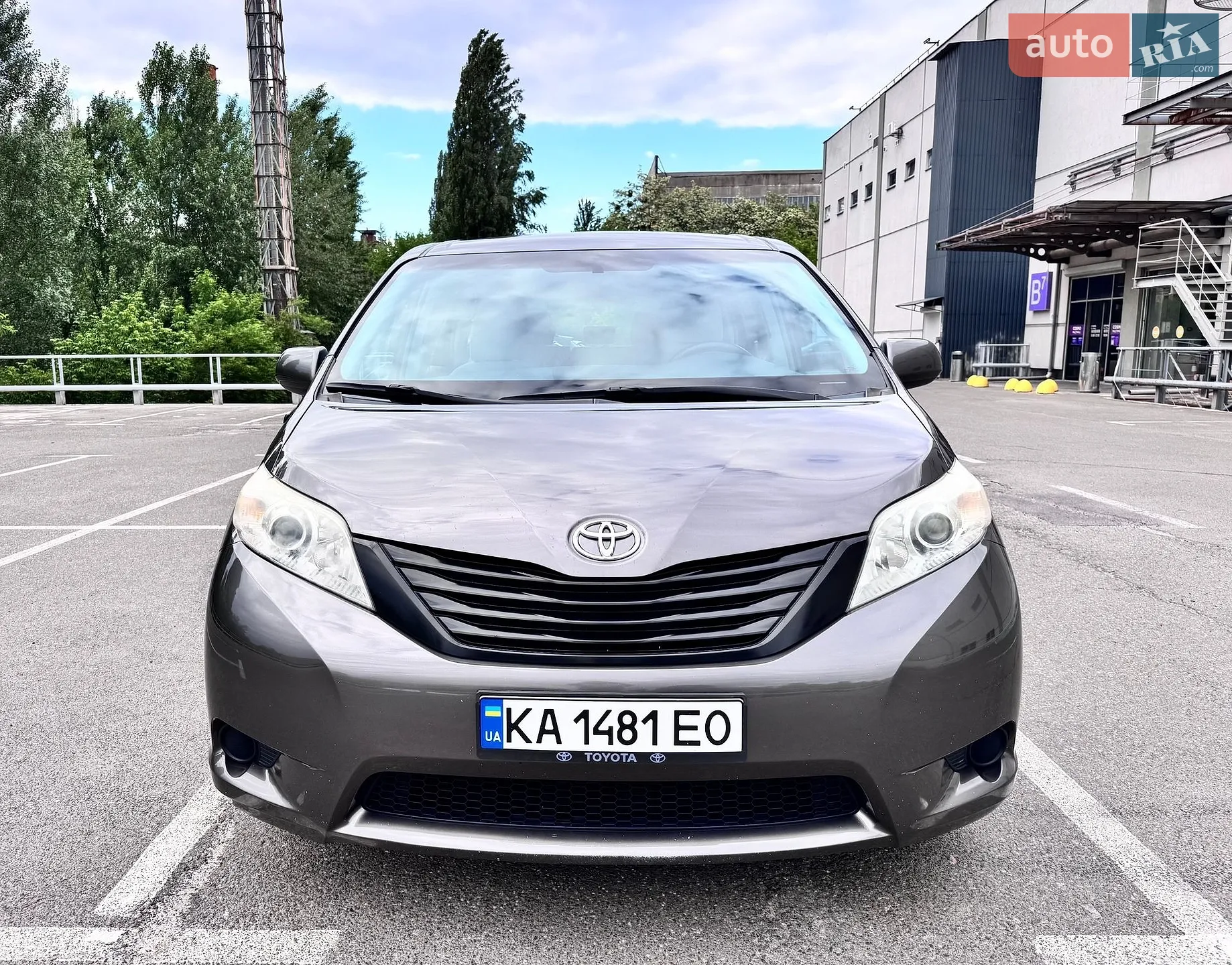 2012 Toyota Sienna - мініатюра 3